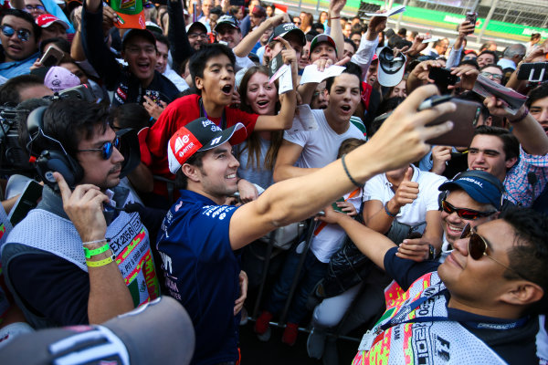 Autodromo Hermanos Rodriguez, Mexico City, Mexico.
Thursday 26 October 2017.
Home race hero Sergio Perez, Force India, takes a selfie with excited fans.
World Copyright: Charles Coates/LAT Images
ref: Digital Image DJ5R7954 Autodromo Hermanos Rodriguez, Mexico City, Mexico.
Thursday 26 October 2017.
Home race hero Sergio Perez, Force India, takes a selfie with excited fans.
World Copyright: Charles Coates/LAT Images
ref: Digital Image DJ5R7954