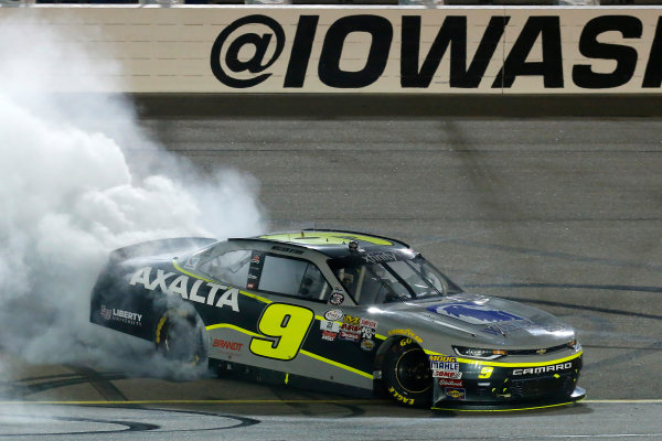 NASCAR XFINITY Series
American Ethanol E15 250 presented by Enogen
Iowa Speedway, Newton, IA USA
Saturday 24 June 2017
William Byron, AXALTA / WINDSOR Window & Doors Chevrolet Camaro celebrates his win with a burnout
World Copyright: Russell LaBounty
LAT Images NASCAR XFINITY Series
American Ethanol E15 250 presented by Enogen
Iowa Speedway, Newton, IA USA
Saturday 24 June 2017
William Byron, AXALTA / WINDSOR Window & Doors Chevrolet Camaro celebrates his win with a burnout
World Copyright: Russell LaBounty
LAT Images