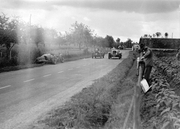 Le Mans, France. 15-16 June 1935.
"Michel Paris"/Marcel Mongin (Delahaye 135, number 7) and Anthony Marsh/HB Guest (Singer Nine) pass the crashed Aston Martin Ulster of Clifton Penn-Hughes/Thomas Fotheringham.
Ref-Motor 800/100.
World Copyright - LAT Photographic Le Mans, France. 15-16 June 1935.
"Michel Paris"/Marcel Mongin (Delahaye 135, number 7) and Anthony Marsh/HB Guest (Singer Nine) pass the crashed Aston Martin Ulster of Clifton Penn-Hughes/Thomas Fotheringham.
Ref-Motor 800/100.
World Copyright - LAT Photographic