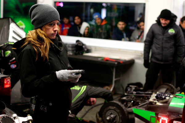 2017 Rolex 24 Hours.
Daytona, Florida, USA
Sunday 29 January 2017.
Female mechanic of the #22 Tequila Patron ESM Nissan DPi: Ed Brown, Johannes van Overbeek, Bruno Senna, Brendon Hartley
World Copyright: Alexander Trienitz/LAT Images
ref: Digital Image 2017-24h-Daytona-AT1-4601 2017 Rolex 24 Hours.
Daytona, Florida, USA
Sunday 29 January 2017.
Female mechanic of the #22 Tequila Patron ESM Nissan DPi: Ed Brown, Johannes van Overbeek, Bruno Senna, Brendon Hartley
World Copyright: Alexander Trienitz/LAT Images
ref: Digital Image 2017-24h-Daytona-AT1-4601
