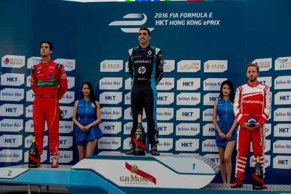 2016/2017 FIA Formula E Championship.
Hong Kong ePrix, Hong Kong, China.
Sunday 9 October 2016.
Lucas Di Grassi (BRA), ABT Schaeffler Audi Sport, Spark-Abt Sportsline, ABT Schaeffler FE02, Sebastien Buemi (SUI), Renault e.Dams, Spark-Renault, Renault Z.E 16 and Nick Heidfeld (GER), Mahindra Racing, Spark-Mahindra, Mahindra M3ELECTRO on the podium.
Photo: Zak Mauger/LAT/Formula E
ref: Digital Image _X0W2885