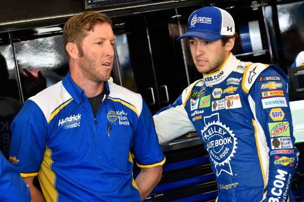 Monster Energy NASCAR Cup Series
Toyota/Save Mart 350
Sonoma Raceway, Sonoma, CA USA
Friday 23 June 2017
Chase Elliott, Hendrick Motorsports, Kelley Blue Book Chevrolet SS and Alan Gustafson
World Copyright: Nigel Kinrade
LAT Images