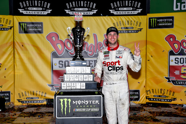 Monster Energy NASCAR Cup Series
Bojangles' Southern 500
Darlington Raceway, Darlington, SC USA
Sunday 3 September 2017
Denny Hamlin, Joe Gibbs Racing, Sport Clips Toyota Camry wins.
World Copyright: Rusty Jarrett
LAT Images