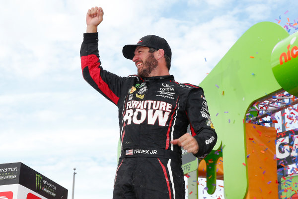 Monster Energy NASCAR Cup Series
Tales of the Turtles 400
Chicagoland Speedway, Joliet, IL USA
Sunday 17 September 2017
Martin Truex Jr, Furniture Row Racing, Furniture Row/Denver Mattress Toyota Camry
World Copyright: Russell LaBounty
LAT Images Monster Energy NASCAR Cup Series
Tales of the Turtles 400
Chicagoland Speedway, Joliet, IL USA
Sunday 17 September 2017
Martin Truex Jr, Furniture Row Racing, Furniture Row/Denver Mattress Toyota Camry
World Copyright: Russell LaBounty
LAT Images