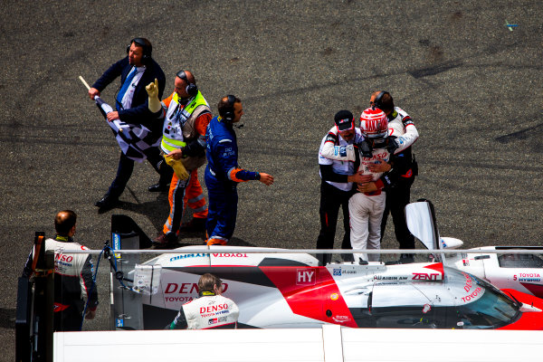 2016 Le Mans 24 Hours.
Circuit de la Sarthe, Le Mans, France.
Sunday 19 June 2016.
Toyota Gazoo Racing / Toyota TS050 - Hybrid - Anthony Davidson (GBR), Sebastien Buemi (CHE), Kazuki Nakajima (JPN), stops on track outside the Toyota pit wall.
World Copyright: Zak Mauger/LAT Photographic
ref: Digital Image _79P8886 2016 Le Mans 24 Hours.
Circuit de la Sarthe, Le Mans, France.
Sunday 19 June 2016.
Toyota Gazoo Racing / Toyota TS050 - Hybrid - Anthony Davidson (GBR), Sebastien Buemi (CHE), Kazuki Nakajima (JPN), stops on track outside the Toyota pit wall.
World Copyright: Zak Mauger/LAT Photographic
ref: Digital Image _79P8886