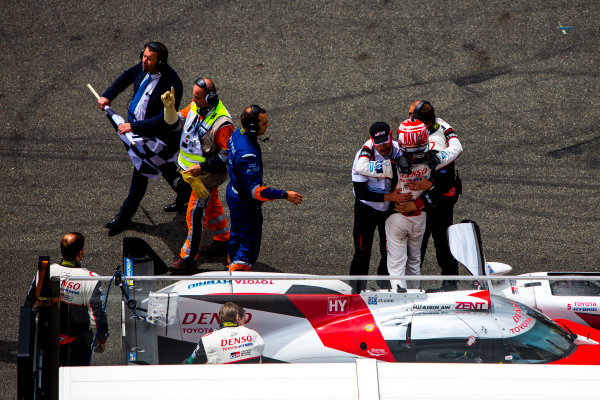 2016 Le Mans 24 Hours.
Circuit de la Sarthe, Le Mans, France.
Sunday 19 June 2016.
Toyota Gazoo Racing / Toyota TS050 - Hybrid - Anthony Davidson (GBR), Sebastien Buemi (CHE), Kazuki Nakajima (JPN), stops on track outside the Toyota pit wall.
World Copyright: Zak Mauger/LAT Photographic
ref: Digital Image _79P8886