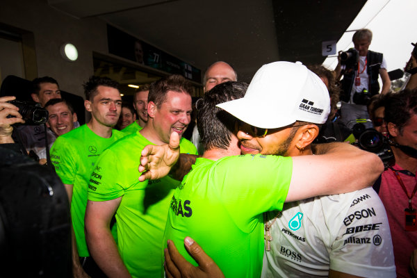 Autodromo Hermanos Rodriguez, Mexico City, Mexico.
Sunday 29 October 2017.
Lewis Hamilton, Mercedes AMG, celebrates with team mates after securing his 4th world drivers championship title.
World Copyright: Sam Bloxham/LAT Images
ref: Digital Image _W6I1610 Autodromo Hermanos Rodriguez, Mexico City, Mexico.
Sunday 29 October 2017.
Lewis Hamilton, Mercedes AMG, celebrates with team mates after securing his 4th world drivers championship title.
World Copyright: Sam Bloxham/LAT Images
ref: Digital Image _W6I1610