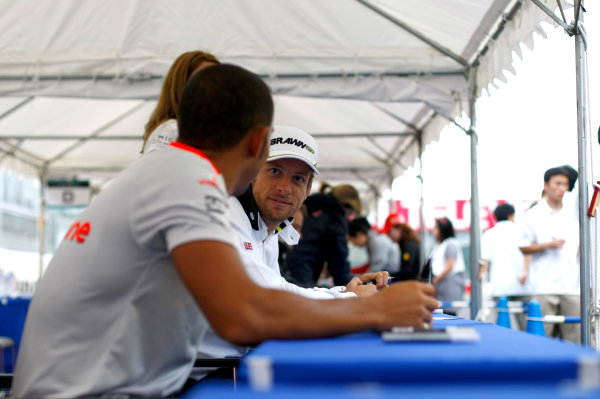 Suzuka Circuit, Suzuka, Japan.
1st October 2009.
Jenson Button, Brawn GP BGP001 Mercedes and Lewis Hamilton, McLaren MP4-24 Mercedes at the autograph signing session.
World Copyright: Charles Coates/LAT Photographic
ref: Digital Image _26Y8577