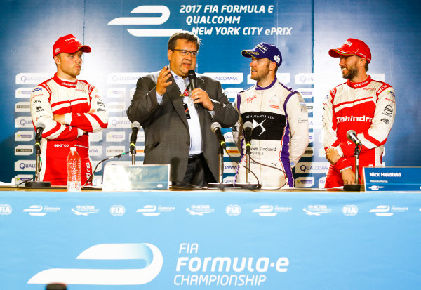 2016/2017 FIA Formula E Championship.
Round 10 - New York City ePrix, Brooklyn, New York, USA.
Sunday 16 July 2017.
Felix Rosenqvist (SWE), Mahindra Racing, Spark-Mahindra, Mahindra M3ELECTRO, Denis Coderre, Mayor of Montreal, Sam Bird (GBR), DS Virgin Racing, Spark-Citroen, Virgin DSV-02, and Nick Heidfeld (GER), Mahindra Racing, Spark-Mahindra, Mahindra M3ELECTRO, in the press conference.
Photo: Steven Tee/LAT/Formula E
ref: Digital Image _O3I4560