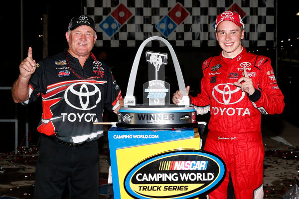 25 June, 2016, Madison, Illinois USA
Christopher Bell celebrates in victory lane
©2016, Russell LaBounty
LAT Photo USA
25 June, 2016, Madison, Illinois USA
Christopher Bell celebrates in victory lane
©2016, Russell LaBounty
LAT Photo USA