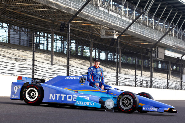Verizon IndyCar Series
Indianapolis 500 Qualifying
Indianapolis Motor Speedway, Indianapolis, IN USA
Monday 22 May 2017
Scott Dixon, Chip Ganassi Racing Teams Honda poses for front row photos
World Copyright: Phillip Abbott
LAT Images
ref: Digital Image abbott_indyQ_0517_21693 Verizon IndyCar Series
Indianapolis 500 Qualifying
Indianapolis Motor Speedway, Indianapolis, IN USA
Monday 22 May 2017
Scott Dixon, Chip Ganassi Racing Teams Honda poses for front row photos
World Copyright: Phillip Abbott
LAT Images
ref: Digital Image abbott_indyQ_0517_21693
