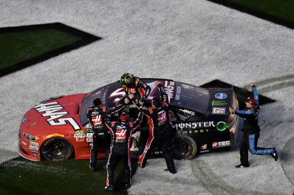 2017 NASCAR Monster Energy Cup Series - Daytona 500
Daytona International Speedway, Daytona Beach, FL USA
Sunday 26 February 2017
Kurt Busch celebrates his win
World Copyright: Nigel Kinrade/LAT Images
ref: Digital Image 17DAY2nk13894 2017 NASCAR Monster Energy Cup Series - Daytona 500
Daytona International Speedway, Daytona Beach, FL USA
Sunday 26 February 2017
Kurt Busch celebrates his win
World Copyright: Nigel Kinrade/LAT Images
ref: Digital Image 17DAY2nk13894
