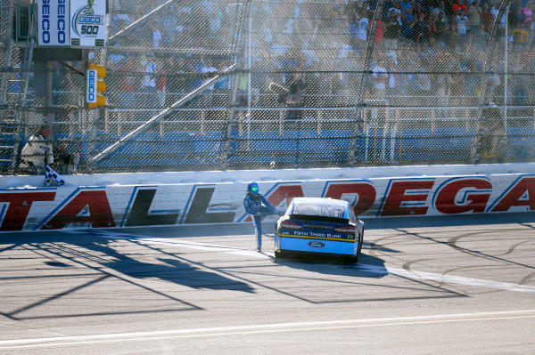 Monster Energy NASCAR Cup Series
GEICO 500
Talladega Superspeedway, Talladega, AL USA
Sunday 7 May 2017
Ricky Stenhouse Jr, Roush Fenway Racing, Fifth Third Bank Ford Fusion celebrates his win
World Copyright: Nigel Kinrade
LAT Images
ref: Digital Image 17TAL1nk07497 Monster Energy NASCAR Cup Series
GEICO 500
Talladega Superspeedway, Talladega, AL USA
Sunday 7 May 2017
Ricky Stenhouse Jr, Roush Fenway Racing, Fifth Third Bank Ford Fusion celebrates his win
World Copyright: Nigel Kinrade
LAT Images
ref: Digital Image 17TAL1nk07497