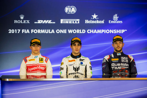 2017 FIA Formula 2 Round 8.
Spa-Francorchamps, Spa, Belgium.
Sunday 27 August 2017.
Nyck De Vries (NED, Racing Engineering), Sergio Sette Camara (BRA, MP Motorsport), Luca Ghiotto (ITA, RUSSIAN TIME). 
Photo: Zak Mauger/FIA Formula 2.
ref: Digital Image _56I3531