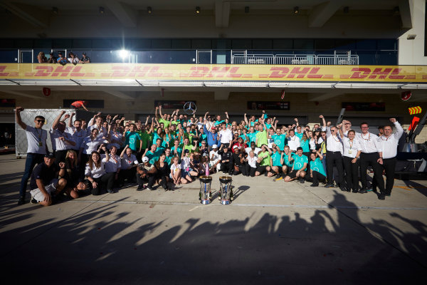 Circuit of the Americas, Austin, Texas, United States of America.
Sunday 22 October 2017.
Lewis Hamilton, Mercedes AMG, 1st Position, and the Mercedes team celebrate victory in the race and the Constructors Championship.
World Copyright: Steve Etherington/LAT Images 
ref: Digital Image SNE19876