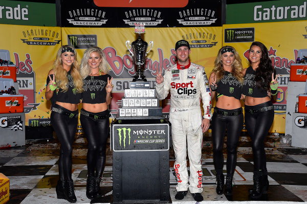 Monster Energy NASCAR Cup Series
Bojangles' Southern 500
Darlington Raceway, Darlington, SC USA
Sunday 3 September 2017
Denny Hamlin, Joe Gibbs Racing, Sport Clips Toyota Camry wins.
World Copyright: Rusty Jarrett
LAT Images