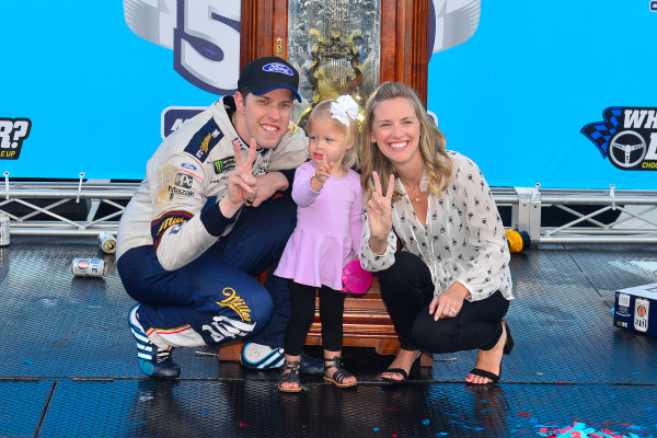 2017 Monster Energy NASCAR Cup Series
STP 500
Martinsville Speedway, Martinsville, VA USA
Sunday 2 April 2017
Brad, Scarlett, and Paige Keselowski in victory lane
World Copyright: Logan Whitton/LAT Images
ref: Digital Image 17MART1LW2849 2017 Monster Energy NASCAR Cup Series
STP 500
Martinsville Speedway, Martinsville, VA USA
Sunday 2 April 2017
Brad, Scarlett, and Paige Keselowski in victory lane
World Copyright: Logan Whitton/LAT Images
ref: Digital Image 17MART1LW2849