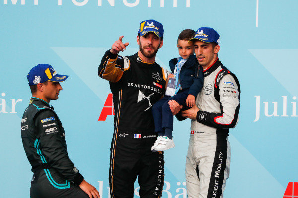 Race winner Jean-Eric Vergne (FRA), DS TECHEETAH on the podium with Mitch Evans (NZL), Panasonic Jaguar Racing, 2nd position, and Sébastien Buemi (CHE), Nissan e.Dams, 3rd position, with son Jules Race winner Jean-Eric Vergne (FRA), DS TECHEETAH on the podium with Mitch Evans (NZL), Panasonic Jaguar Racing, 2nd position, and Sébastien Buemi (CHE), Nissan e.Dams, 3rd position, with son Jules