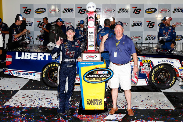 17-18 June, 2016, Newton, Iowa USA
William Byron celebrates in victory lane
?2016, Russell LaBounty
LAT Photo USA
17-18 June, 2016, Newton, Iowa USA
William Byron celebrates in victory lane
?2016, Russell LaBounty
LAT Photo USA