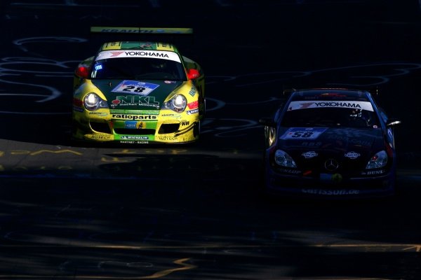 Lucas Luhr (GER) / Timo Bernhard (GER) / Mike Rockenfeller (GER) / Marcel Tiemann (MON) Manthey Racing Porsche 996 GT3-MR passes Rainer Bruckner (GER) / Ingvar Carlsson (GER) / Wolfgang Kaufmann (GER) / Frank Diefenbacher (GER) Carlsson Racing Mercedes SLK 350.
Nurburgring 24 Hour Race, Nurburgring, Germany 17-18 June 2006
DIGITAL IMAGE