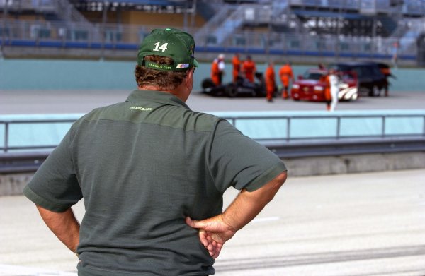 2003 IRL IndyCar Homestead, 2/28-3/2,2003, Homestead-Miami Speedway, USA A
J. Foyt looks on with disgust at the crash scene of grandson A
J. IV along the main straight.
World Copyright-F
Peirce Williams 2003 LAT Photographic
ref: Digital Image Only