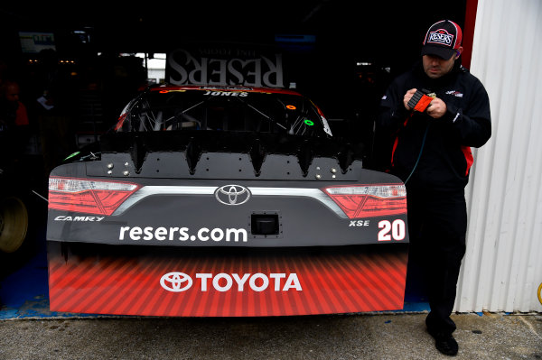 NASCAR Xfinity Series
Sparks Energy 300
Talladega Superspeedway, Talladega, AL USA
Friday 5 May 2017
Erik Jones, Reser's American Classic Toyota Camry crew
World Copyright: Rusty Jarrett
LAT Images
ref: Digital Image 17TAL1rj_1354 NASCAR Xfinity Series
Sparks Energy 300
Talladega Superspeedway, Talladega, AL USA
Friday 5 May 2017
Erik Jones, Reser's American Classic Toyota Camry crew
World Copyright: Rusty Jarrett
LAT Images
ref: Digital Image 17TAL1rj_1354