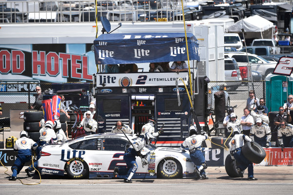 10-12 June, 2016, Brooklyn, Michigan USA
Brad Keselowski (2) makes a pit stop.
?2016, John Harrelson / LAT Photo USA 10-12 June, 2016, Brooklyn, Michigan USA
Brad Keselowski (2) makes a pit stop.
?2016, John Harrelson / LAT Photo USA