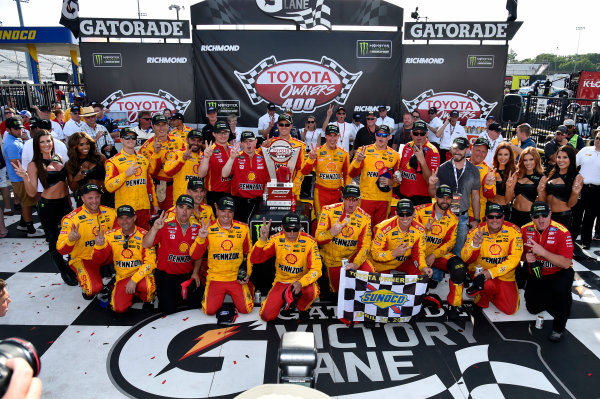 Monster Energy NASCAR Cup Series
Toyota Owners 400
Richmond International Raceway, Richmond, VA USA
Sunday 30 April 2017
Joey Logano, Team Penske, Shell Pennzoil Ford Fusion wins.
World Copyright: Rusty Jarrett
LAT Images
ref: Digital Image 17RIC1rj_4440