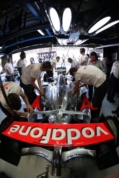2007 Italian Grand Prix - Friday Practice
Autodromo di Monza, Monza, Italy.
7th September 2007.
The McLaren team work on the car of Lewis Hamilton, McLaren MP4-22 Mercedes. Technical. Portrait. Helmets.
World Copyright: Steven Tee/LAT Photographic
ref: Digital Image YY2Z8232 2007 Italian Grand Prix - Friday Practice
Autodromo di Monza, Monza, Italy.
7th September 2007.
The McLaren team work on the car of Lewis Hamilton, McLaren MP4-22 Mercedes. Technical. Portrait. Helmets.
World Copyright: Steven Tee/LAT Photographic
ref: Digital Image YY2Z8232