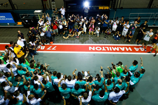 Marina Bay Circuit, Marina Bay, Singapore.
Sunday 17 September 2017.
Lewis Hamilton, Mercedes AMG, 1st Position, Valtteri Bottas, Mercedes AMG, 3rd Position, and the Mercedes team celebrate.
World Copyright: Sam Bloxham/LAT Images
ref: Digital Image _W6I8302 Marina Bay Circuit, Marina Bay, Singapore.
Sunday 17 September 2017.
Lewis Hamilton, Mercedes AMG, 1st Position, Valtteri Bottas, Mercedes AMG, 3rd Position, and the Mercedes team celebrate.
World Copyright: Sam Bloxham/LAT Images
ref: Digital Image _W6I8302