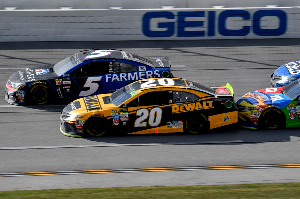 Monster Energy NASCAR Cup Series
Alabama 500
Talladega Superspeedway
Talladega, AL USA
Sunday 15 October 2017
Kasey Kahne, Hendrick Motorsports, Farmers Insurance Chevrolet SS and Matt Kenseth, Joe Gibbs Racing, DEWALT Flexvolt Toyota Camry
World Copyright: Rusty Jarrett
LAT Images