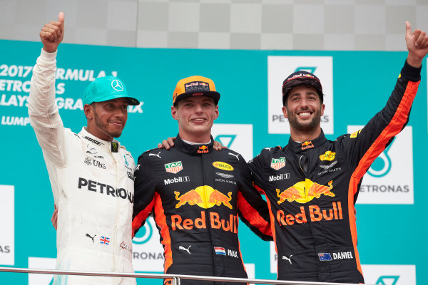 Sepang International Circuit, Sepang, Malaysia.
Sunday 1 October 2017.
Lewis Hamilton, Mercedes AMG, 2nd Position, Max Verstappen, Red Bull, 1st Position, and Daniel Ricciardo, Red Bull Racing, 3rd Position.
World Copyright: Steve Etherington/LAT Images
ref: Digital Image SNE11955 Sepang International Circuit, Sepang, Malaysia.
Sunday 1 October 2017.
Lewis Hamilton, Mercedes AMG, 2nd Position, Max Verstappen, Red Bull, 1st Position, and Daniel Ricciardo, Red Bull Racing, 3rd Position.
World Copyright: Steve Etherington/LAT Images
ref: Digital Image SNE11955