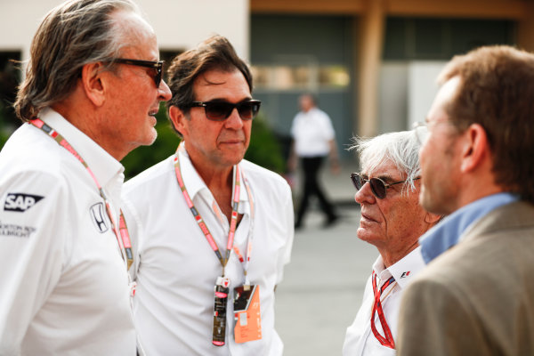 Bahrain International Circuit, Sakhir, Bahrain.
Sunday 16 April 2017.
Mansoir Ojjeh, CEO, TAG, with Bernie Ecclestone, Chairman Emiritus of Formula 1, and guests.
World Copyright: Sam Bloxham/LAT Images
ref: Digital Image _J6I1848 Bahrain International Circuit, Sakhir, Bahrain.
Sunday 16 April 2017.
Mansoir Ojjeh, CEO, TAG, with Bernie Ecclestone, Chairman Emiritus of Formula 1, and guests.
World Copyright: Sam Bloxham/LAT Images
ref: Digital Image _J6I1848