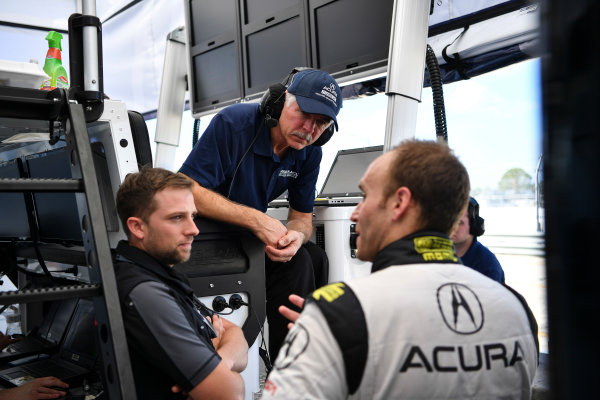 2017 WeatherTech SportsCar Championship - IMSA February Test
Sebring International Raceway, Sebring, FL USA
Thursday 23 February 2017
86, Acura, Acura NSX, GTD, Jeff Segal talks with Acura engineers.
World Copyright: Richard Dole/LAT Images
ref: Digital Image RD_2_17_65