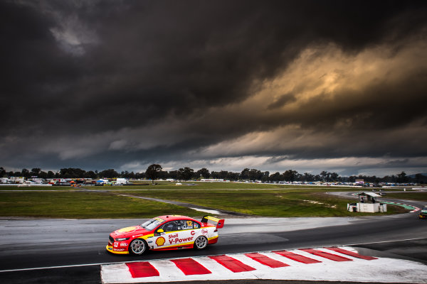 2017 Supercars Championship Round 5.
Winton SuperSprint, Winton Raceway, Victoria, Australia.
Friday May 19th to Sunday May 21st 2017.
Fabian Coulthard drives the #12 Shell V-Power Racing Team Ford Falcon FGX.
World Copyright: Daniel Kalisz/LAT Images
Ref: Digital Image 190517_VASCR5_DKIMG_3545.JPG 2017 Supercars Championship Round 5.
Winton SuperSprint, Winton Raceway, Victoria, Australia.
Friday May 19th to Sunday May 21st 2017.
Fabian Coulthard drives the #12 Shell V-Power Racing Team Ford Falcon FGX.
World Copyright: Daniel Kalisz/LAT Images
Ref: Digital Image 190517_VASCR5_DKIMG_3545.JPG
