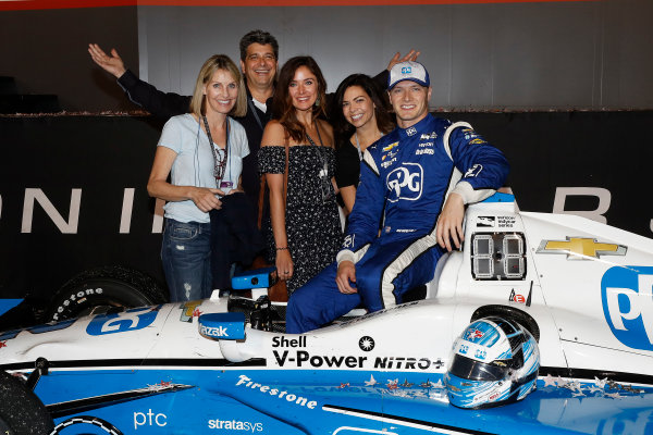 Verizon IndyCar Series
Bommarito Automotive Group 500
Gateway Motorsports Park, Madison, IL USA
Saturday 26 August 2017
Winner Josef Newgarden, Team Penske Chevrolet celebrates with his family
World Copyright: Michael L. Levitt
LAT Images