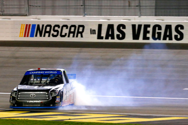 NASCAR Camping World Truck Series
Las Vegas 350
Las Vegas Motor Speedway, Las Vegas, NV USA
Saturday 30 September 2017
Ben Rhodes, Safelite Auto Glass Toyota Tundra celebrates his win with a burnout
World Copyright: Russell LaBounty
LAT Images NASCAR Camping World Truck Series
Las Vegas 350
Las Vegas Motor Speedway, Las Vegas, NV USA
Saturday 30 September 2017
Ben Rhodes, Safelite Auto Glass Toyota Tundra celebrates his win with a burnout
World Copyright: Russell LaBounty
LAT Images
