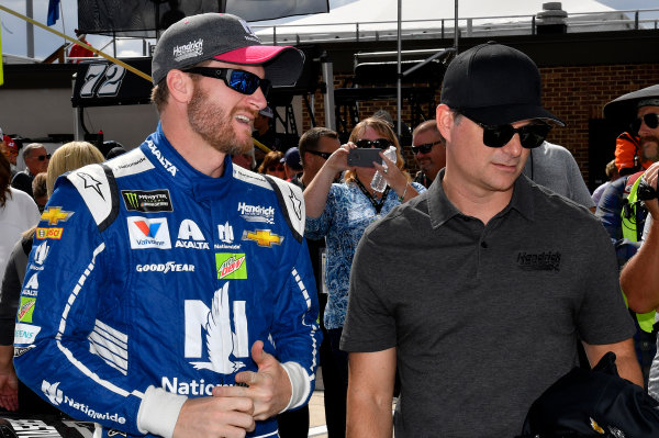 Monster Energy NASCAR Cup Series
Apache Warrior 400
Dover International Speedway, Dover, DE USA
Sunday 1 October 2017
Dale Earnhardt Jr, Hendrick Motorsports, Nationwide Chevrolet SS and Jeff Gordon
World Copyright: Rusty Jarrett
LAT Images Monster Energy NASCAR Cup Series
Apache Warrior 400
Dover International Speedway, Dover, DE USA
Sunday 1 October 2017
Dale Earnhardt Jr, Hendrick Motorsports, Nationwide Chevrolet SS and Jeff Gordon
World Copyright: Rusty Jarrett
LAT Images