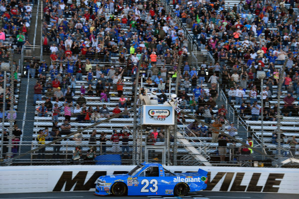 NASCAR Camping World Truck Series
Alpha Energy Solutions 250
Martinsville Speedway, Martinsville, VA USA
Saturday 1 April 2017
Chase Elliott takes the checkered flag and the win
World Copyright: Nigel Kinrade/LAT Images
ref: Digital Image 17MART1nk04949 NASCAR Camping World Truck Series
Alpha Energy Solutions 250
Martinsville Speedway, Martinsville, VA USA
Saturday 1 April 2017
Chase Elliott takes the checkered flag and the win
World Copyright: Nigel Kinrade/LAT Images
ref: Digital Image 17MART1nk04949