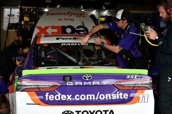 Monster Energy NASCAR Cup Series
First Data 500
Martinsville Speedway, Martinsville VA USA
Saturday 28 October 2017
Denny Hamlin, Joe Gibbs Racing, FedEx Walgreens Toyota Camry crew
World Copyright: Scott R LePage
LAT Images
ref: Digital Image lepage-171028-mart-3688 Monster Energy NASCAR Cup Series
First Data 500
Martinsville Speedway, Martinsville VA USA
Saturday 28 October 2017
Denny Hamlin, Joe Gibbs Racing, FedEx Walgreens Toyota Camry crew
World Copyright: Scott R LePage
LAT Images
ref: Digital Image lepage-171028-mart-3688
