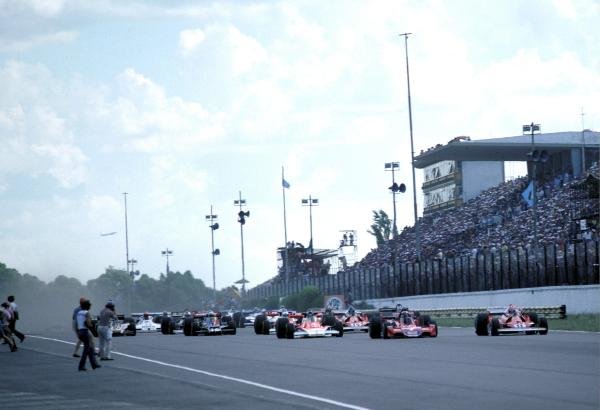 The three car front row lead the field away at the start of the race (L to R): Pole sitter James Hunt (GBR) McLaren M23, who retired from the race on lap 32 with a broken rear suspension support; John Watson (GBR) Brabham BT45 who retired on lap 42 with handling problems; Niki Lauda (AUT) Ferrari 312T2, who retired from the race on lap 21 with a broken fuel metering unit.
Argentinean Grand Prix, Rd1, Buenos Aires No. 15, Argentina, 9 January 1977.
BEST IMAGE
The three car front row lead the field away at the start of the race (L to R): Pole sitter James Hunt (GBR) McLaren M23, who retired from the race on lap 32 with a broken rear suspension support; John Watson (GBR) Brabham BT45 who retired on lap 42 with handling problems; Niki Lauda (AUT) Ferrari 312T2, who retired from the race on lap 21 with a broken fuel metering unit.
Argentinean Grand Prix, Rd1, Buenos Aires No. 15, Argentina, 9 January 1977.
BEST IMAGE