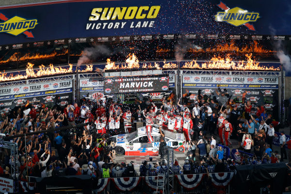 Monster Energy NASCAR Cup Series
AAA Texas 500
Texas Motor Speedway
Fort Worth, TX USA
Sunday 5 November 2017
Kevin Harvick, Stewart-Haas Racing Rodney, Mobil 1 Ford Fusion, Victory Lane
World Copyright: Michael L. Levitt
LAT Images Monster Energy NASCAR Cup Series
AAA Texas 500
Texas Motor Speedway
Fort Worth, TX USA
Sunday 5 November 2017
Kevin Harvick, Stewart-Haas Racing Rodney, Mobil 1 Ford Fusion, Victory Lane
World Copyright: Michael L. Levitt
LAT Images