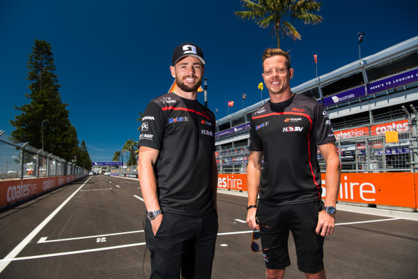 2017 Supercars Championship Round 14.
Newcastle 500, Newcastle Street Circuit, Newcastle, Australia.
Thursday November 23rd to Sunday November 27th 2017.
Scott Pye, Walkinshaw Racing, James Courtney, Walkinshaw Racing.
World Copyright: Daniel Kalisz/LAT Images
Ref: Digital Image 231117_VASCR14_DKIMG_0228.jpg 2017 Supercars Championship Round 14.
Newcastle 500, Newcastle Street Circuit, Newcastle, Australia.
Thursday November 23rd to Sunday November 27th 2017.
Scott Pye, Walkinshaw Racing, James Courtney, Walkinshaw Racing.
World Copyright: Daniel Kalisz/LAT Images
Ref: Digital Image 231117_VASCR14_DKIMG_0228.jpg