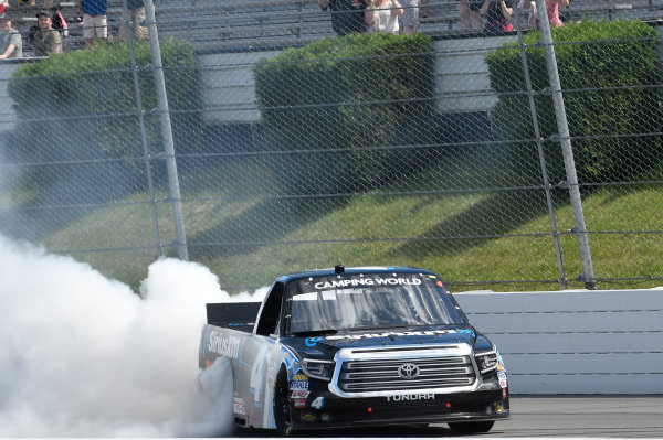 NASCAR Camping World Truck Series
Overton?s 150
Pocono Raceway, Long Pond, PA USA
Saturday 29 July 2017
Christopher Bell, SiriusXM Toyota Tundra, does a burnout after winning
World Copyright: John K Harrelson
LAT Images NASCAR Camping World Truck Series
Overton?s 150
Pocono Raceway, Long Pond, PA USA
Saturday 29 July 2017
Christopher Bell, SiriusXM Toyota Tundra, does a burnout after winning
World Copyright: John K Harrelson
LAT Images