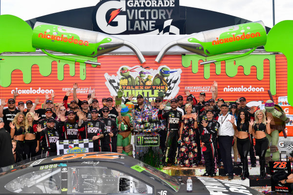 Monster Energy NASCAR Cup Series
Tales of the Turtles 400
Chicagoland Speedway, Joliet, IL USA
Sunday 17 September 2017
Martin Truex Jr, Furniture Row Racing, Furniture Row/Denver Mattress Toyota Camry and team in victory lane
World Copyright: Logan Whitton
LAT Images