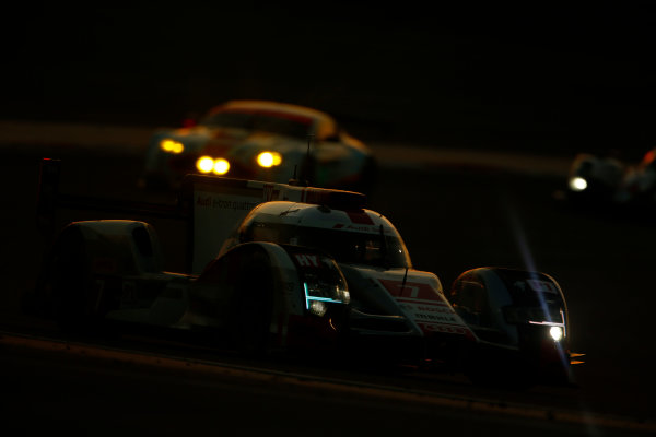 2015 FIA World Endurance Championship
Bahrain 6-Hours
Bahrain International Circuit, Bahrain
Saturday 21 November 2015.
Marcel F?ssler, Andr? Lotterer, Beno?t Tr?luyer (#7 LMP1 Audi Sport Team Joest Audi R18 e-tron quattro).
World Copyright: Alastair Staley/LAT Photographic
ref: Digital Image _79P1264