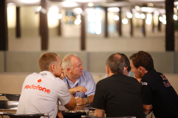 Yas Marina Circuit, Abu Dhabi, United Arab Emirates
31st October 2009.
Tony Dodgins, Autosport Journalist with Mark Hughes, Autosport Journalist, Chritian Horner, Team Principal, Red Bull Racing, Martin Brundle, TV Commentator, BBC and Martin Whitmarsh, Team Principal, McLaren in conversation around a table, portrait.
World Copyright: Glenn Dunbar/LAT Photographic
ref: Digital Image GD5D8892 Yas Marina Circuit, Abu Dhabi, United Arab Emirates
31st October 2009.
Tony Dodgins, Autosport Journalist with Mark Hughes, Autosport Journalist, Chritian Horner, Team Principal, Red Bull Racing, Martin Brundle, TV Commentator, BBC and Martin Whitmarsh, Team Principal, McLaren in conversation around a table, portrait.
World Copyright: Glenn Dunbar/LAT Photographic
ref: Digital Image GD5D8892
