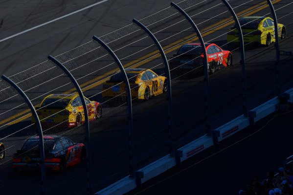 13-21 February, 2016, Daytona Beach, Florida USA
Matt Kenseth, Dollar General Toyota Camry, Martin Truex Jr, Furniture Row Toyota Camry, Kyle Busch, M&M's 75 Toyota Camry and Joey Logano speed to turn one as the west side of the track falls into shadow in the closing laps.
?2016, F. Peirce Williams
LAT Photo USA