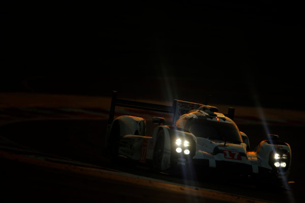 2015 FIA World Endurance Championship
Bahrain 6-Hours
Bahrain International Circuit, Bahrain
Saturday 21 November 2015.
Timo Bernhard, Mark Webber, Brendon Hartley (#17 LMP1 Porsche AG Porsche 919 Hybrid).
World Copyright: Alastair Staley/LAT Photographic
ref: Digital Image _79P1286