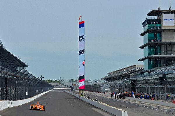Verizon IndyCar Series
Fernando Alonso Test for Indianapolis 500
Indianapolis Motor Speedway, Indianapolis, IN USA
Wednesday 3 May 2017
Fernando Alonso turns his first career laps on an oval in preparation for his Indianapolis 500 debut.
World Copyright: F. Peirce Williams
LAT Images Verizon IndyCar Series
Fernando Alonso Test for Indianapolis 500
Indianapolis Motor Speedway, Indianapolis, IN USA
Wednesday 3 May 2017
Fernando Alonso turns his first career laps on an oval in preparation for his Indianapolis 500 debut.
World Copyright: F. Peirce Williams
LAT Images